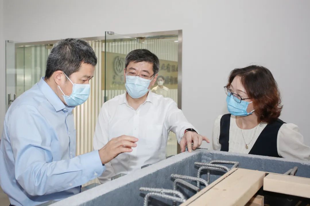 傾聽企業訴求，共謀發展良策——金山區委書記劉健深入新型建筑材料制造企業開展調查研究